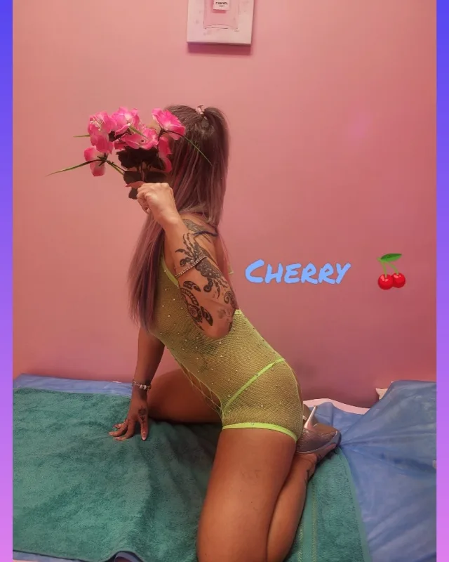 ■New to Scarborough. white babe ■ Ellesmere Rd/Scarborough 🤩 - 24 - Photo 1 of 3