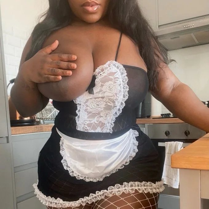 BUSTY. VOLUPTUOUS. BOMBSHELL - 30 - Photo 1 of 2