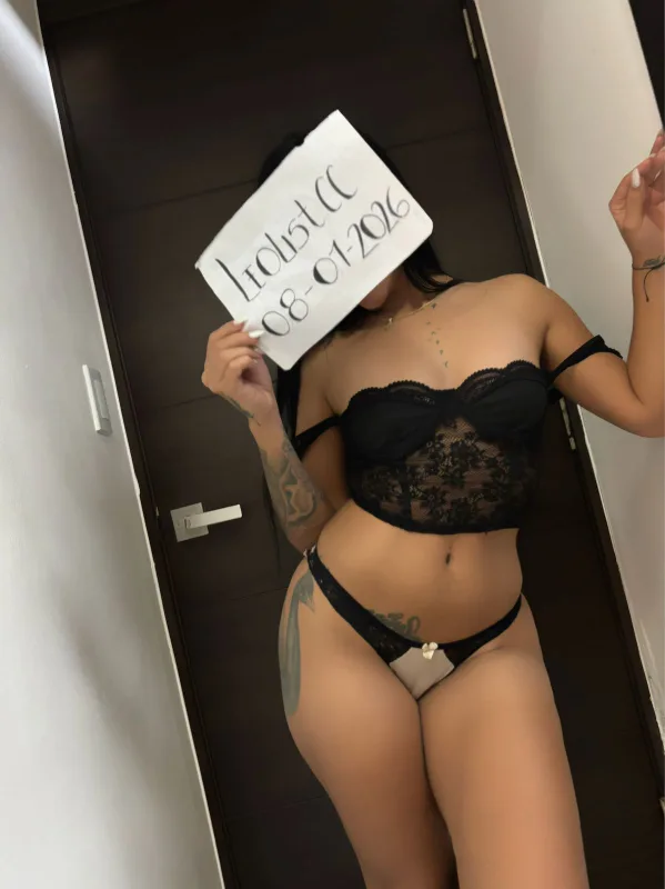 Hot and very sexy Indian woman with natural and perfect - Photo 1 of 5