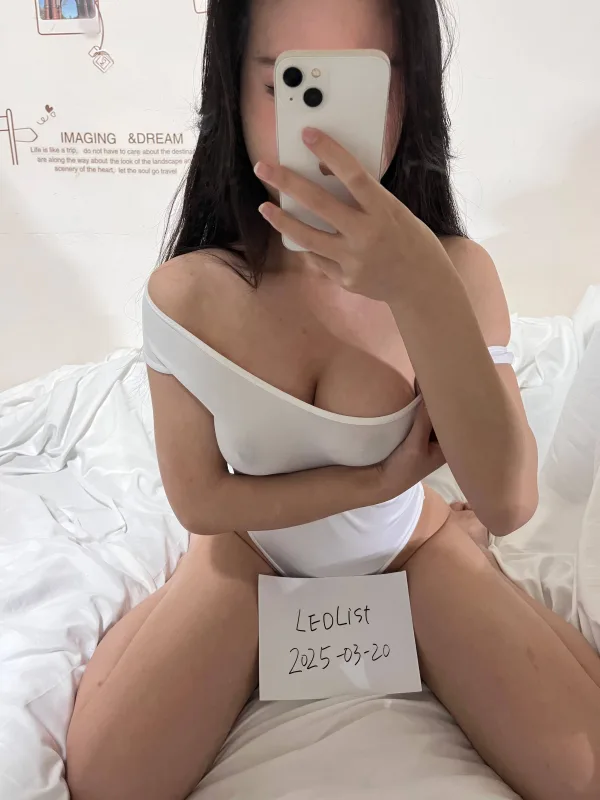 BUSTY GIRL JUST ARRIVE, COME AND TASTE - Photo 1 of 6