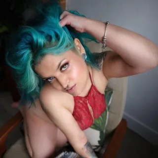 RED AND GREEN HAIRED DUO - Photo 2 of 9