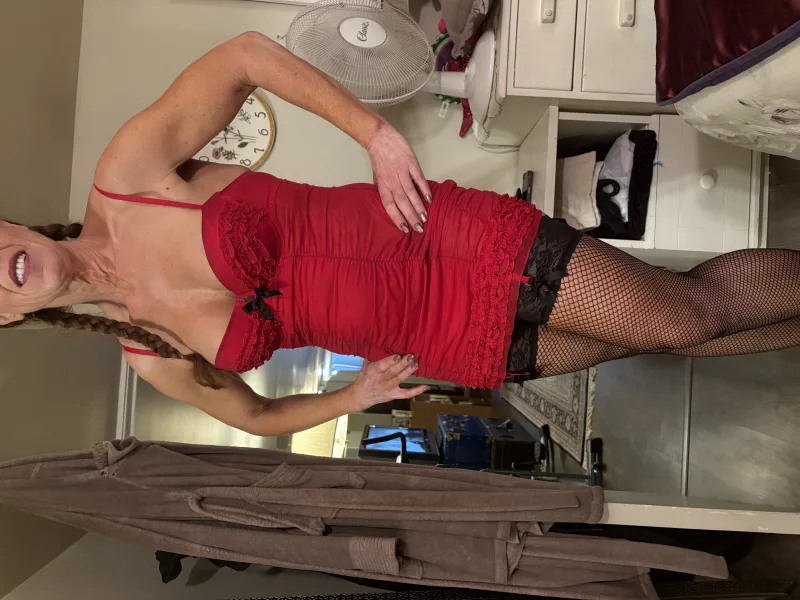 Muscle MILF Danforth and Logan - Photo 1 of 12