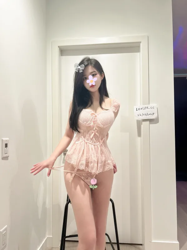new beauty student arrived - Photo 1 of 9