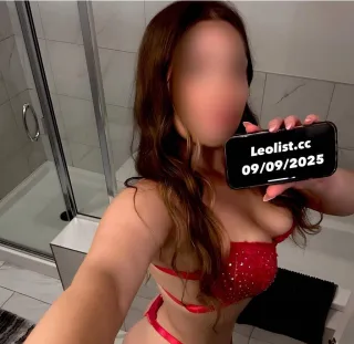 I'm new in town with some big tits available - Photo 2 of 5