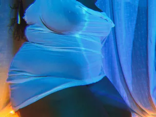 Lexxi - Its pouring out side, come keep me warm baby.... - Photo 8 of 10