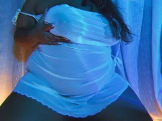 Lexxi - Its pouring out side, come keep me warm baby.... - Photo 9 of 10