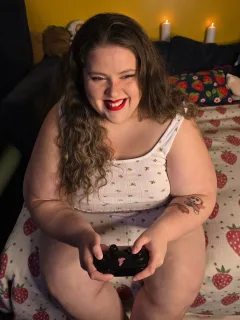 Mario Cart and a BJ ? Bbw Peach has you covered ! - Photo 3 of 9