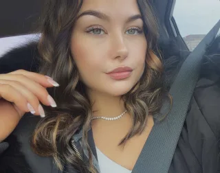 Hey Gentleman, I'm Sarah — a 21-year-old brunette. - Photo 10 of 19