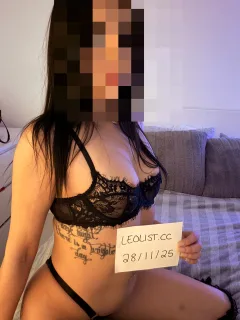 Hey Gentleman, I'm Sarah — a 21-year-old brunette. - Photo 12 of 19
