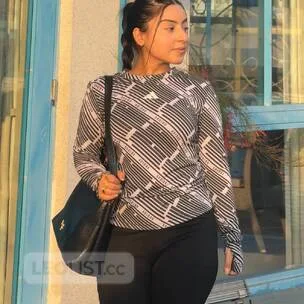 Brown Indian girl available for service - Photo 2 of 10