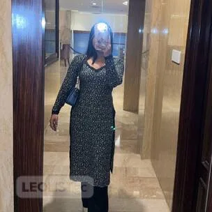 Brown Indian girl available for service - Photo 9 of 10