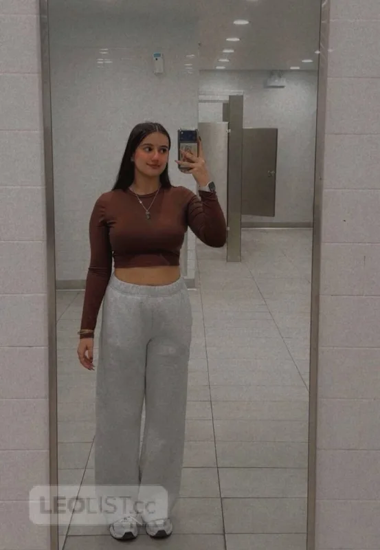 missisusaga hot indian girl available - Photo 1 of 5
