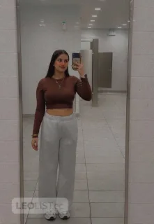 missisusaga hot indian girl available - Photo 1 of 5