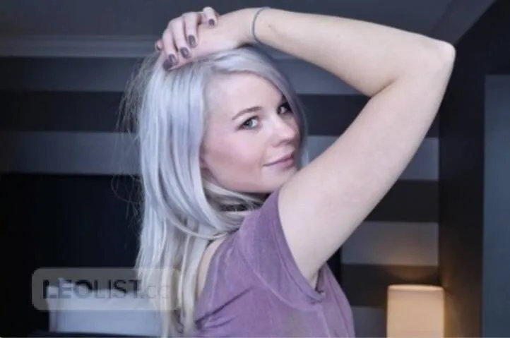 Sweet & Sexy College Student Stunning Beauty Emma - Photo 1 of 9