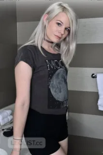 Sweet & Sexy College Student Stunning Beauty Emma - Photo 9 of 9