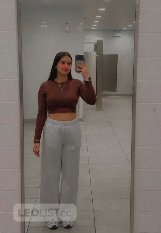 missisusaga hot indian girl available - Photo 1 of 5