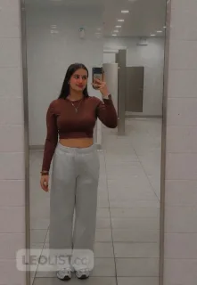 missisusaga hot indian girl available - Photo 1 of 5