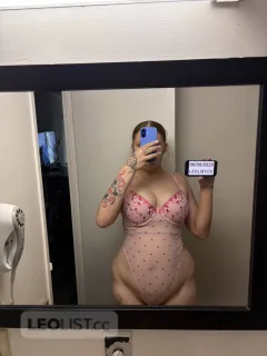 outcall / carcall available !! - Photo 4 of 5