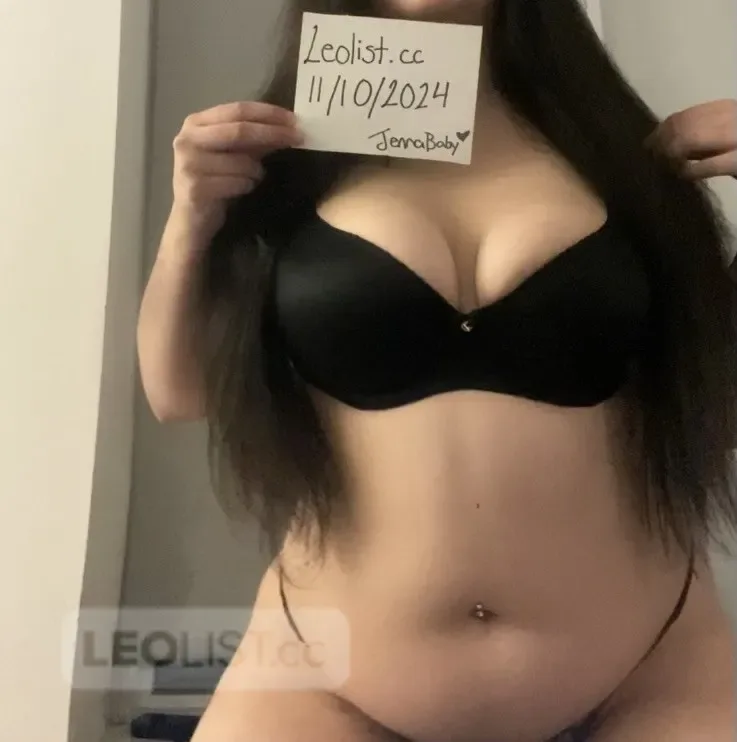 VERIFIED REALBRUNETTEBOMBSHELL4167097514 - Photo 1 of 6