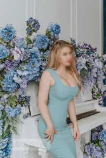 Beautiful Blonde Barbie 32DDD - Downtown - Photo 19 of 23