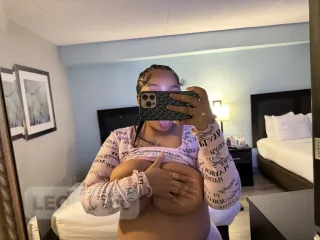 Beautiful, sexy big booty freak! Come have fun with me babe - Photo 17 of 18