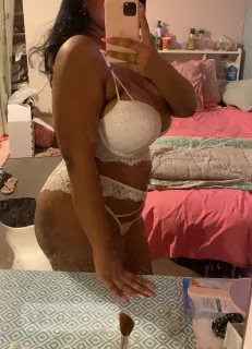 Sexy and sensual - Photo 2 of 5
