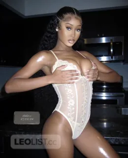 Party Girl Round Ass & Tight Wet Pssy - Photo 9 of 12