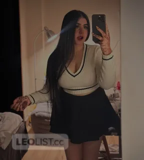 Hot and sexy Indian with natural curves - Photo 2 of 5
