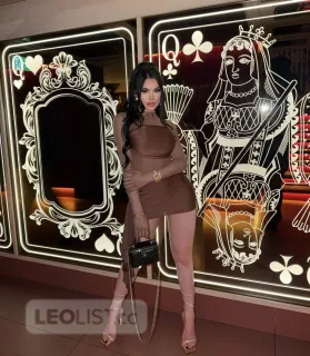 MEXICAN BARBIE REAL BOMBSHELL GFE KISSES - Photo 29 of 29
