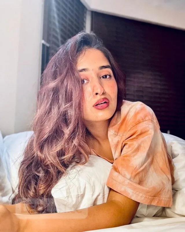 New Indian Punjabi university girl available for fun - Photo 1 of 9