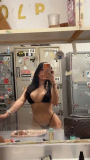 Ultimate PARTY WET BOMBSHELL - 22 - Photo 1 of 5