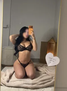𝐎𝐔𝐓𝐂𝐀𝐋𝐋𝐒 𝐇𝐨𝐭𝐭 𝐚𝐧𝐝 𝐇𝐨𝐫𝐧𝐲 𝐁𝐫𝐮𝐧𝐞𝐭𝐭𝐞 𝐁𝐮𝐧𝐧𝐲 - Photo 3 of 10