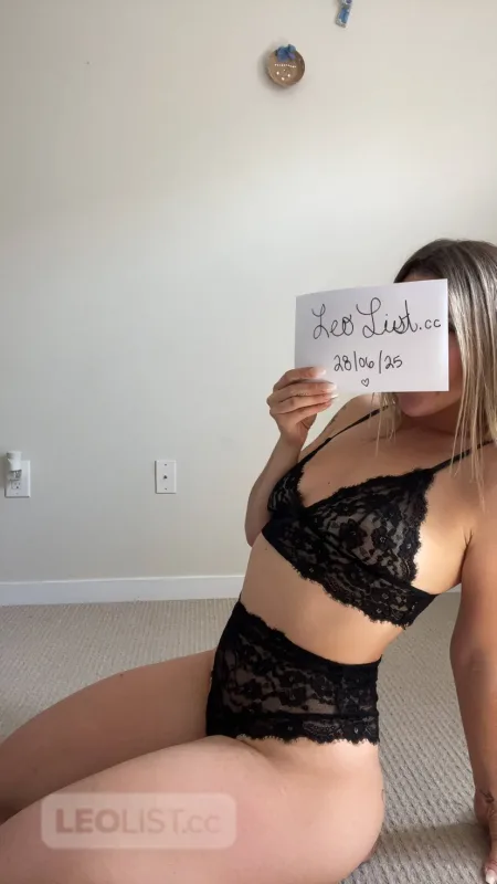 Blonde Bombshell, Slim thick & Open-Minded - Photo 1 of 8