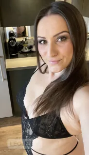 Discreet, Naughty, Green Eyed Brunette - Incalls - Photo 4 of 7