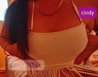 Cindy open mide discret place. - Photo 4 of 8