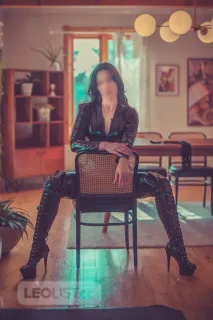 MISTRESS ARIAL - SURRENDER 2 ME - NAUGHTY SUBS WANTED - Photo 1 of 7