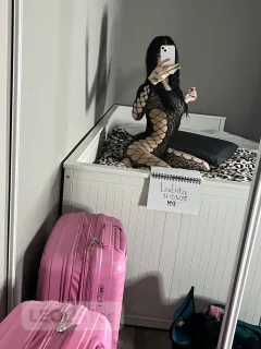 CICI TIGHT PETITE PARTY FRIENDLY SNOW BUNNY NEW IN TOWN - Photo 1 of 15