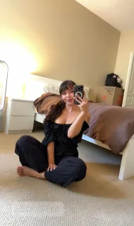 I'm ready to have that cock inside my wet Di pussy - Photo 3 of 3