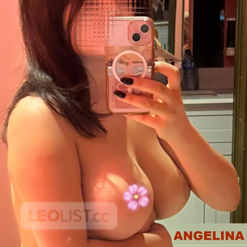 SATISFYING XXX MASSAGE ANGELINA AND FRIENDS - Photo 1 of 11