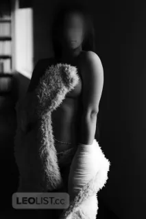 Tuesday topdrawerladies! DIsha & Angel markham - Photo 8 of 9